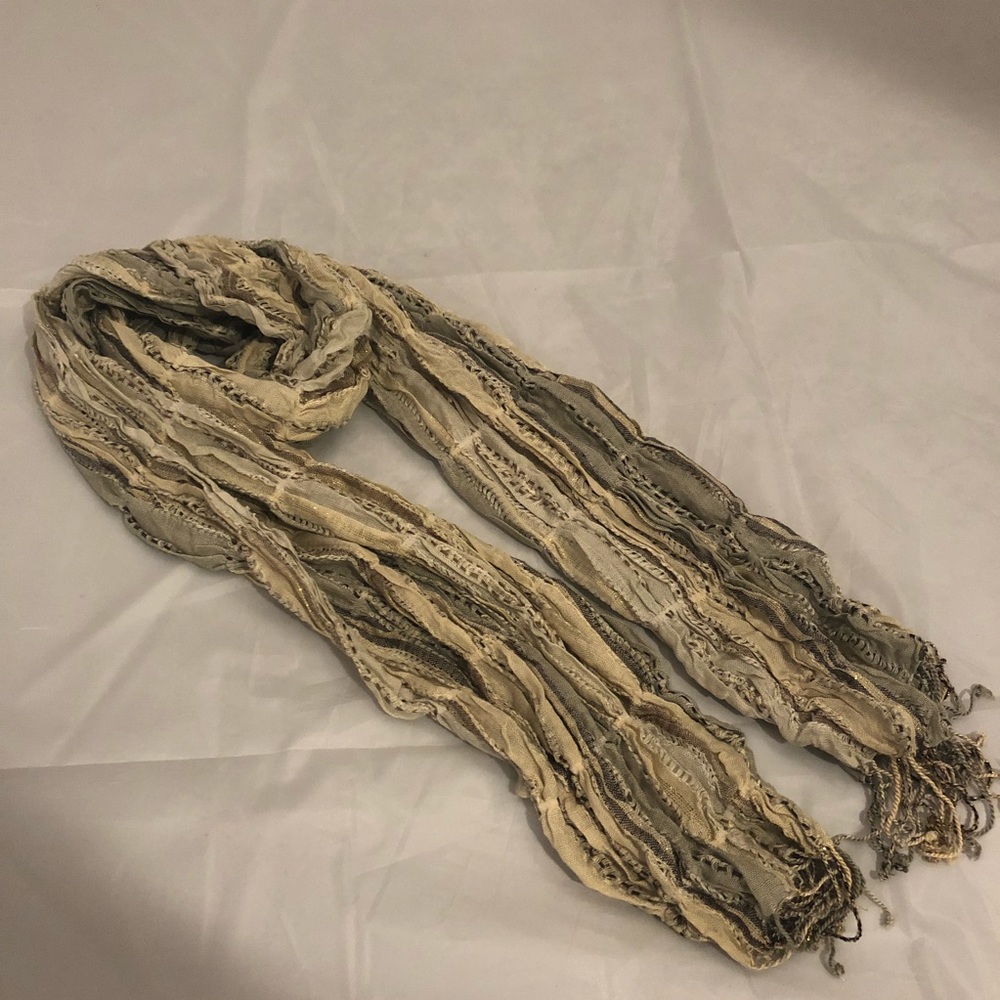 NWOT Ivory grey and gold lurex medium weight scarf